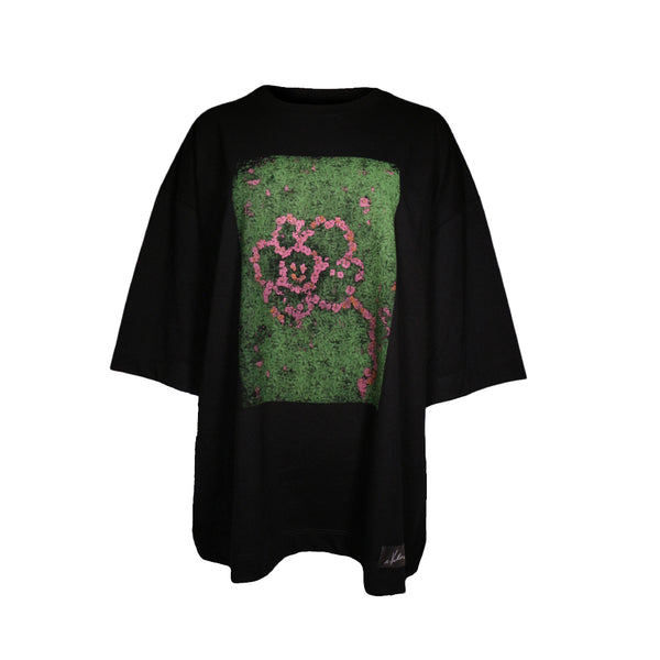 Camiseta negra bordada