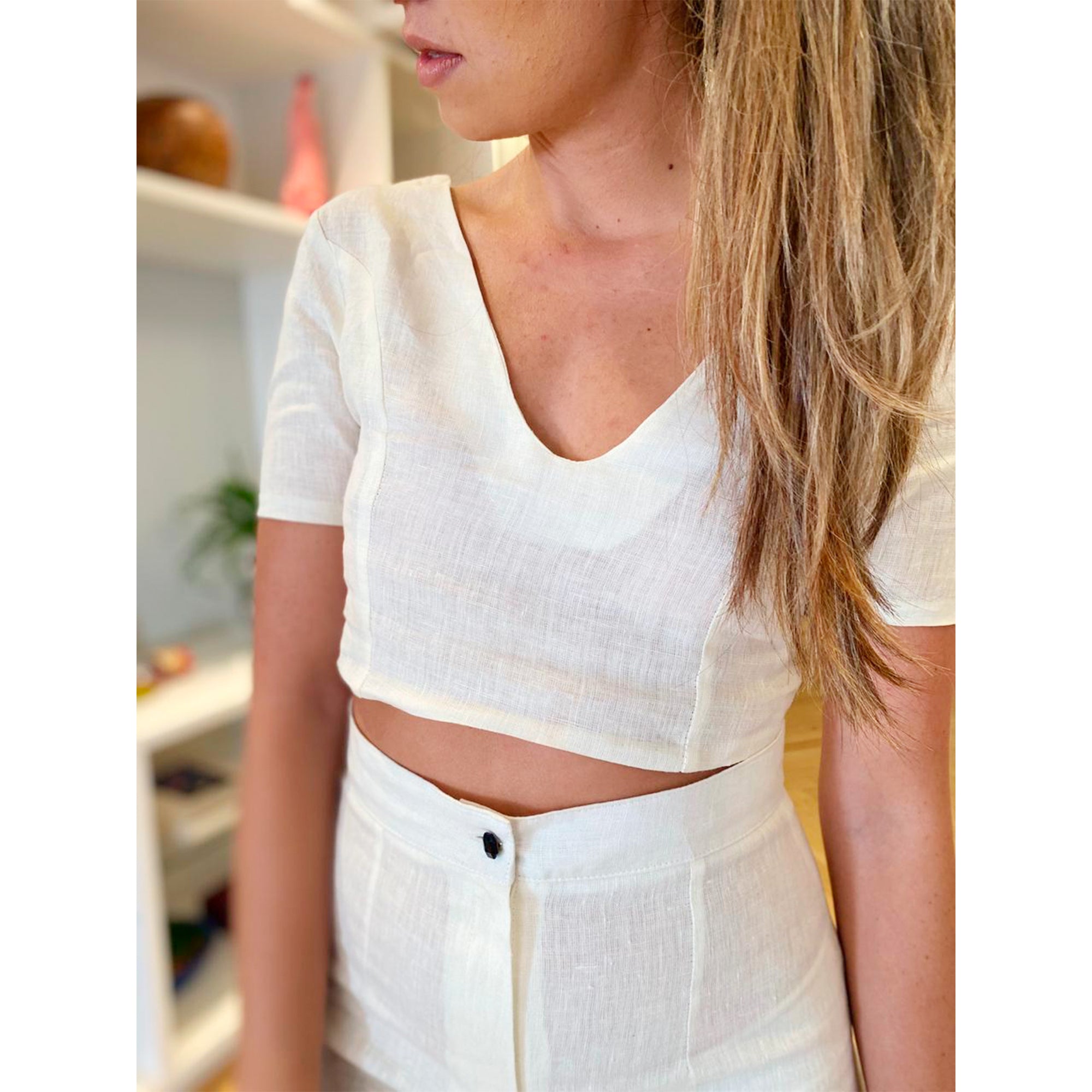 Crop top de lino cuello en V